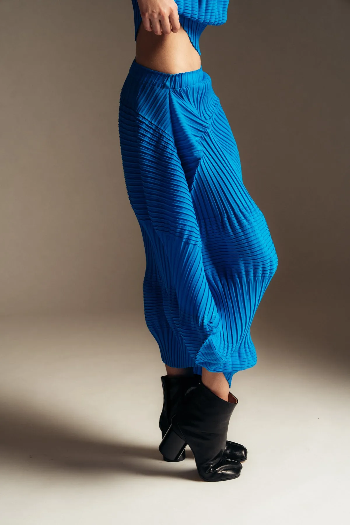 ISSEY MIYAKE | AERATE PLEATS SKIRT