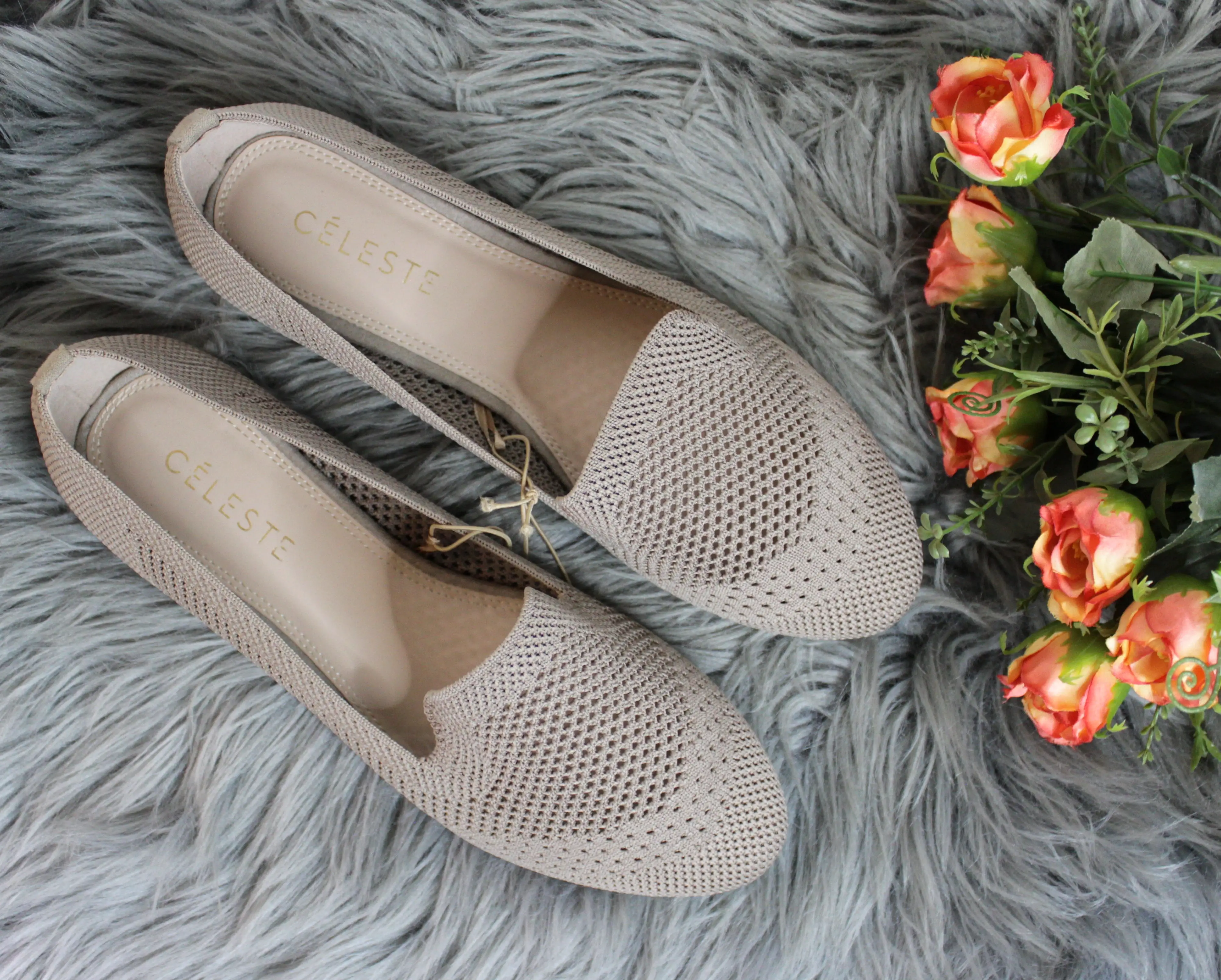 Round toe flat shoes